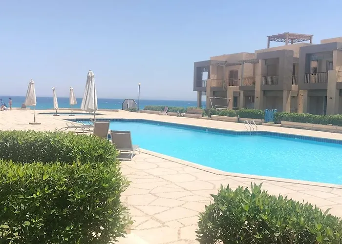 قرية كورنادو مارينا العين السخنة Nyaraló Ajn-Szuhna